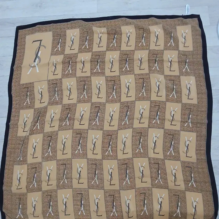 [BUNJANG] Saint Laurent Scarf Beige / 입생로랑 스카프 베이지