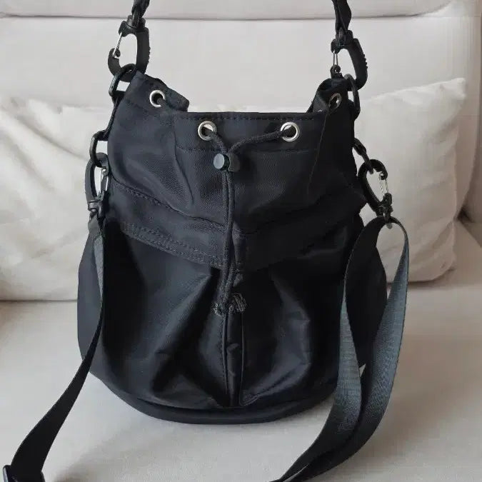 [BUNJANG] Nylon Drawstring Bucket Bag Crossbody Shoulder Bag Black / 나일론 복조리 버킷백 크로스백 숄더백 블랙