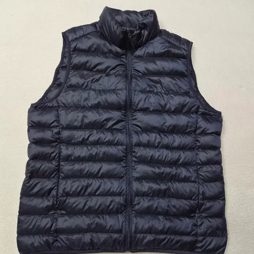 [BUNJANG] Uniqlo Lightweight Down Vest Navy L (100) / 유니클로 경량 패딩 조끼 네이비 L 100