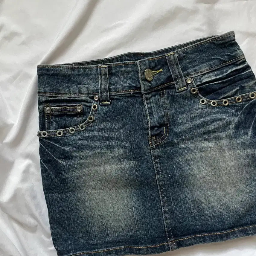 [BUNJANG] Vintage Y2K Studded H-Line Mini Denim Skirt / 빈티지 y2k H라인 데님 스터드 미니스커트