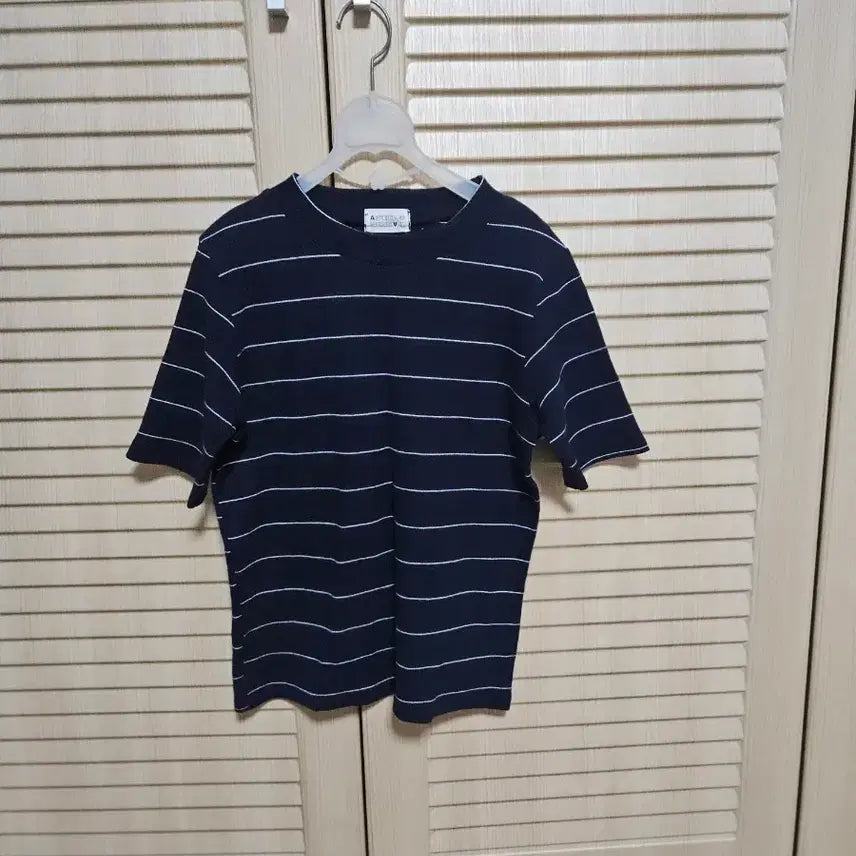 [BUNJANG] Navy White Stripe T-shirt / 네이비 색상에 화이트 스트라이프 티