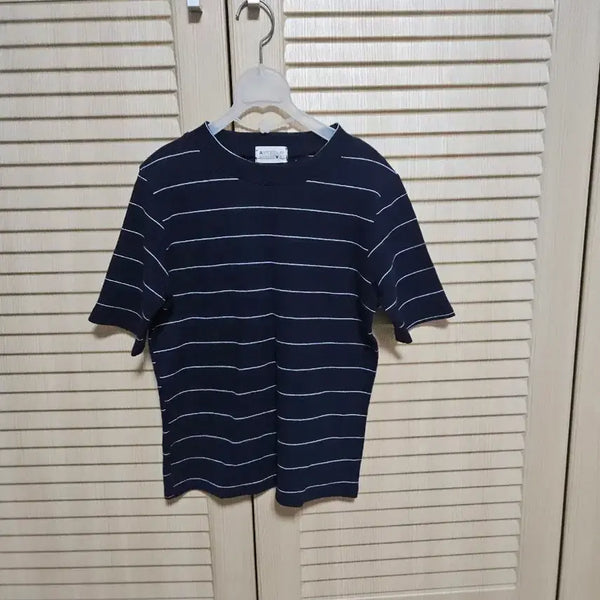 [BUNJANG] Navy White Stripe T-shirt / 네이비 색상에 화이트 스트라이프 티