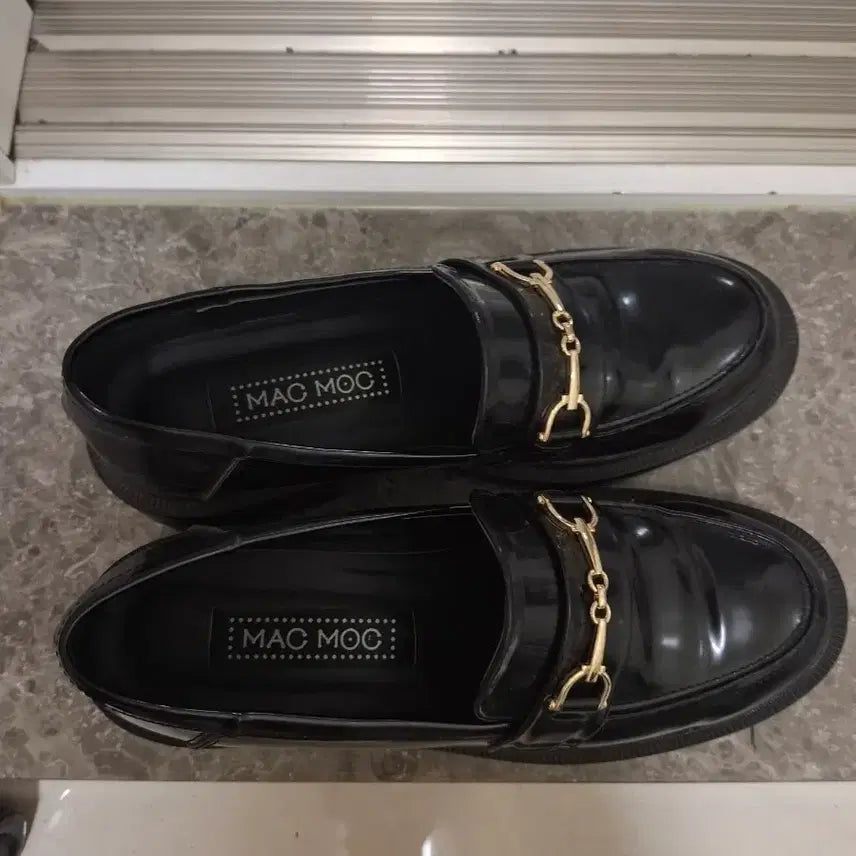 [BUNJANG] Marcook Black Chain Loafers / 마크모크 블랙 체인 로퍼 240
