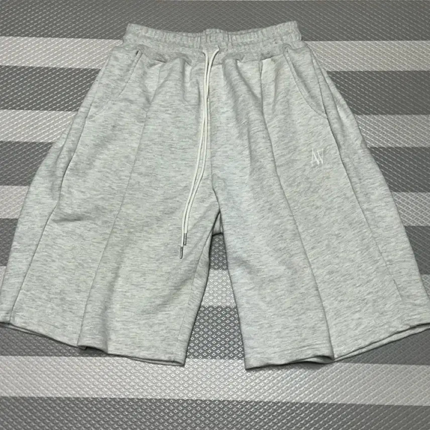 [BUNJANG] Attention로우 Bermuda Shorts (Oatmeal) / 어텐션로우 버뮤다 팬츠(오트밀 색상)