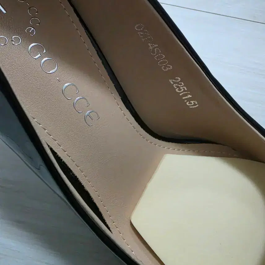 [BUNJANG] Gucci Black Enamel Heels 225 (7.5cm) / GO-CCE 블랙 에나멜 힐 225(7.5cm)1회착
