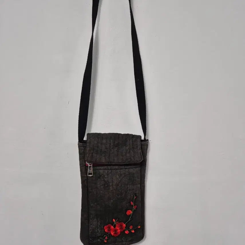 [BUNJANG] Embroidered Plum Blossom Mini Crossbody Bag / 매화자수 미니크로스백