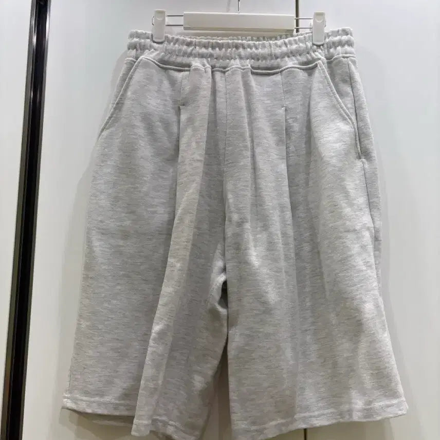 [BUNJANG] White Bermuda Shorts / 흰색 버뮤다 팬츠