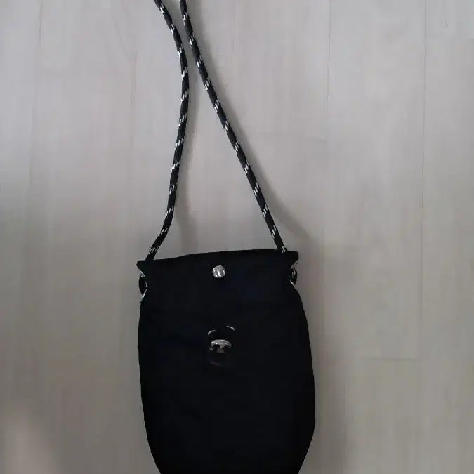 [BUNJANG] Crinkled Mini Crossbody Bag / 바스락 미니크로스백