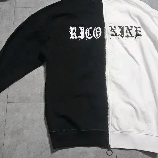 [BUNJANG] Ricoh Nine Half & Half Color Sweatshirt / 리코나인 하프 반반 컬러 맨투맨