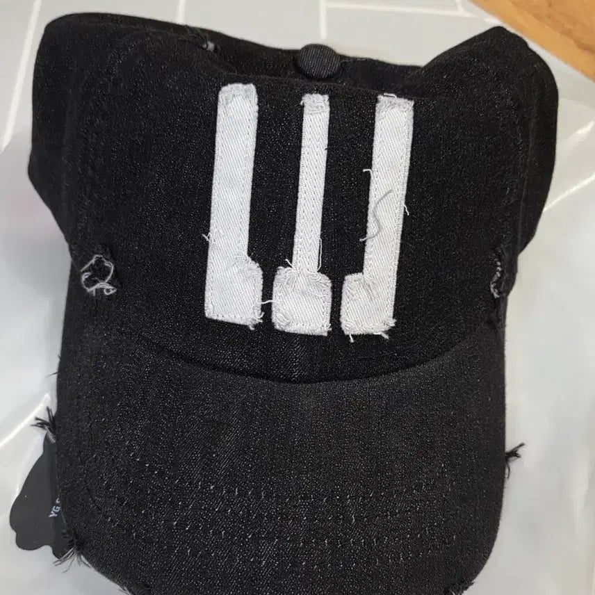 [BUNJANG] Big Bang Piano Hat (Sealed) - Concert Memorabilia / 빅뱅 20주년 피아노 모자 미개봉 택O
