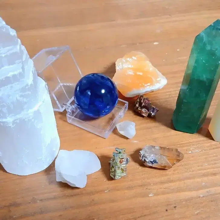 [BUNJANG] Assorted Natural Crystal Objects (Selenite, Amethyst, Bismuth, Fluorite, etc.) / 천연 원석 오브제 모음 (셀레나이트, 자수정, 미니 비스무트, 그린 플루오라이트 등)