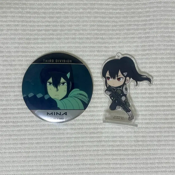 [BUNJANG] Kaiju No. 8 Mina Ashiro Acrylic Stand & Can Badge Bundle Set / 괴수8호 아시로 미나 굿즈 캔뱃지