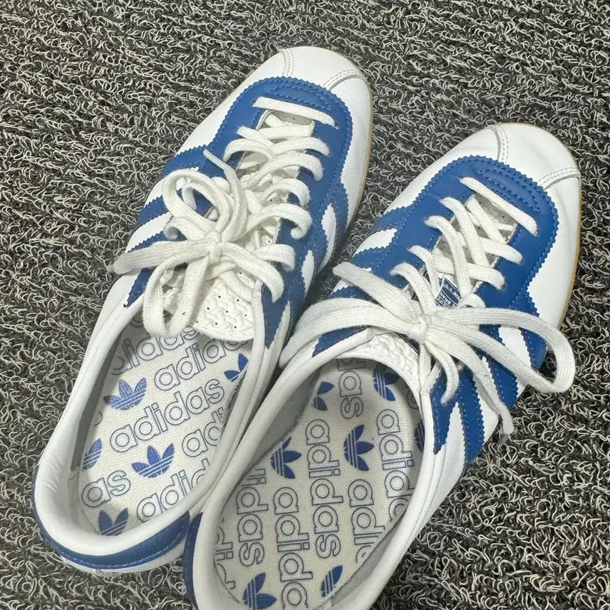 [BUNJANG] Adidas Sneakers White/Blue Size 235 / 아디다스 운동화 흰색/파랑색235