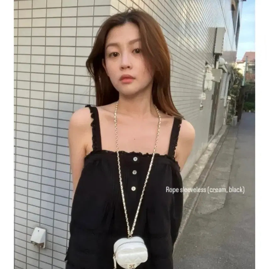 [BUNJANG] Hows Sleeveless Ribbed Tank Top / 호와스 로프 슬리브리스 민소매 나시