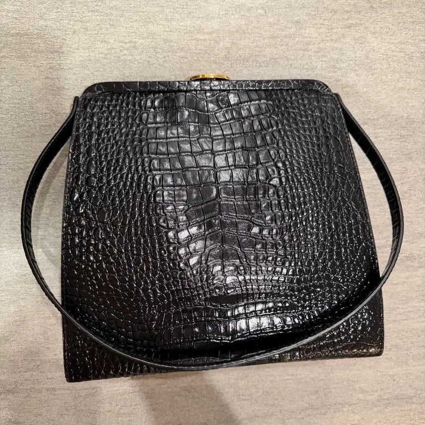 [BUNJANG] Urbanic30 Clasp Bag Black Crocodile Embossed Leather Shoulder Bag / 얼바닉30 클래스프백 가방 / urbanic30