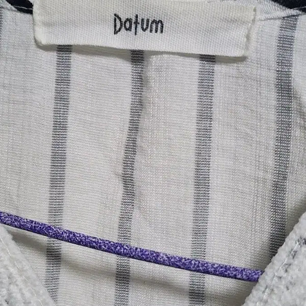 [BUNJANG] Datum Stripe V-Neck Blouse / Datum 데이텀 스트라이프 브이넥 블라우스