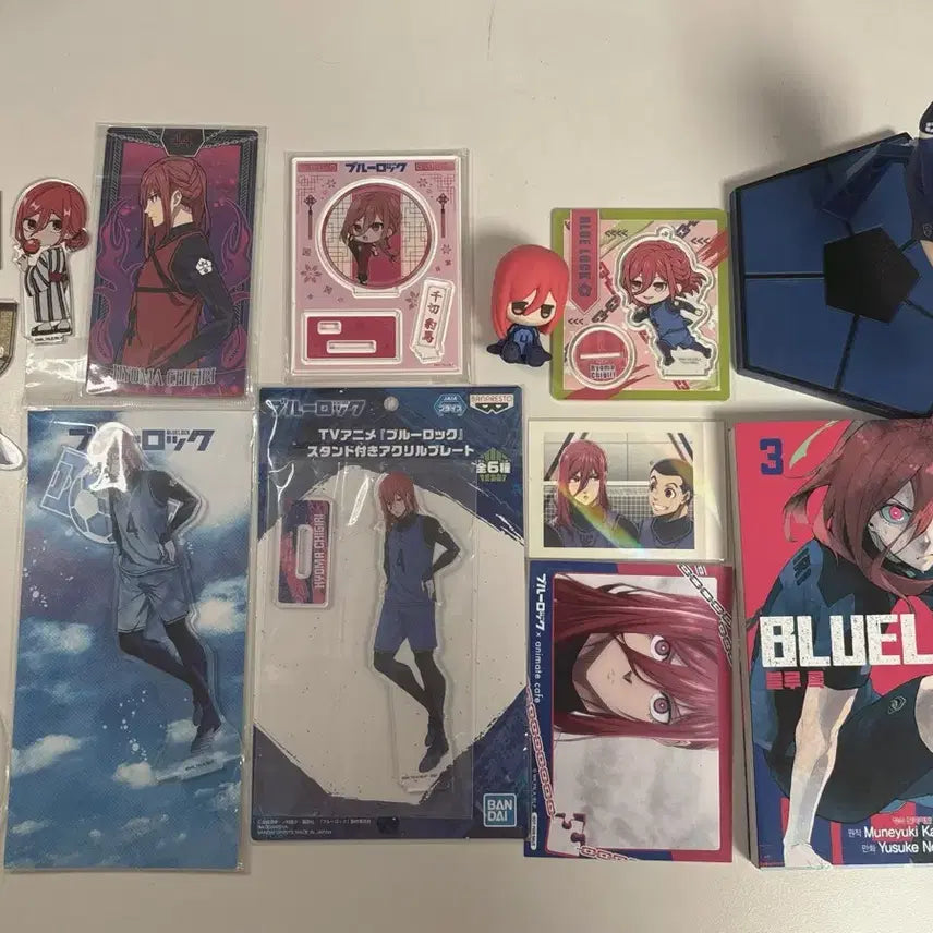 [BUNJANG] Blue Lock Chigiri Hyoma Acrylic Figure & Manga Bundle / 블루록 치기리 효마 아크릴 피규어 만화책 지류 등 일괄 대량 양도 처분