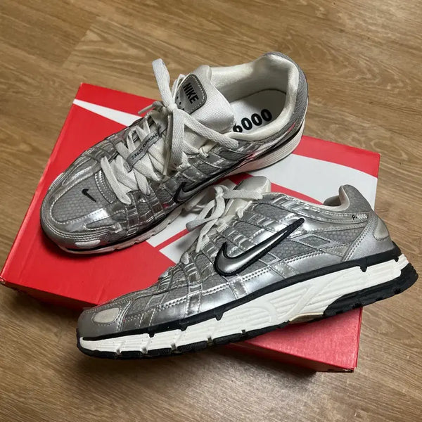 [BUNJANG] Nike P-6000 Metallic Silver Sneakers (Size 265) / 265 사이즈) 나이키 P-6000 메탈릭 실버 운동화