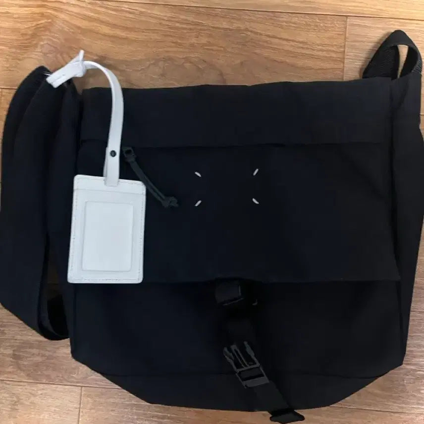 [BUNJANG] Maison Margiela Stitch Messenger Crossbody Bag / 마르지엘라 스티치 메신저백 크로스백