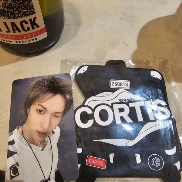 [BUNJANG] Curtis Luggage Tag + Martin Photocard / 코르티스 입장포카 입장선물