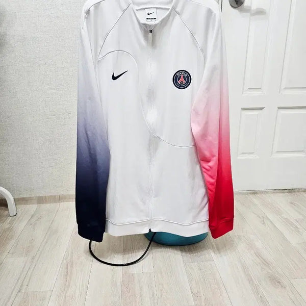[BUNJANG] Nike PSG Paris Saint-Germain White Gradient Back Logo Track Top Jersey XL / (105~110)XL 우주매물 나이키 (PSG) 파리생제르망 백로고 [화이트 그라데이션] 트랙탑져지