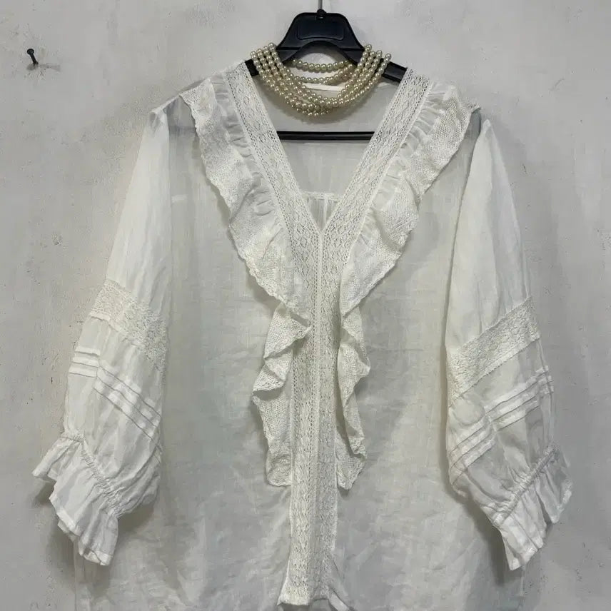 [BUNJANG] Linen Blend Ruffle Lace Trim Blouse / 특가새)N6959 레이스배색 프릴 린넨 블라우스.아방