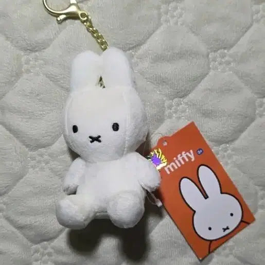 [BUNJANG] Authentic White Glow-in-the-Dark Miffy Plush Keychain / [정품] 화이트 야광 미피 인형 키링