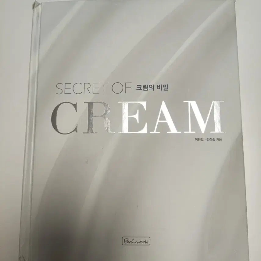 [BUNJANG] Secret of Cream Baking Book / SECRET OF CREAM - 크림의 비밀 - 베이킹 도서