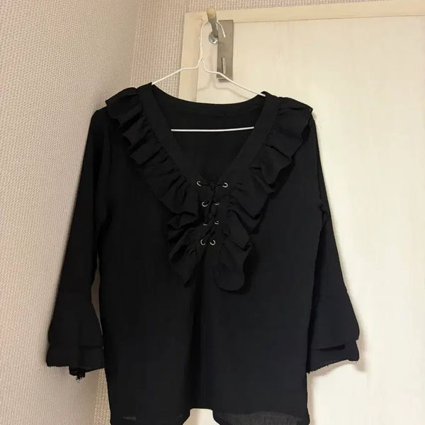 [BUNJANG] Black Frill Lace-up Blouse / 블랙 프릴 레이스업 블라우스