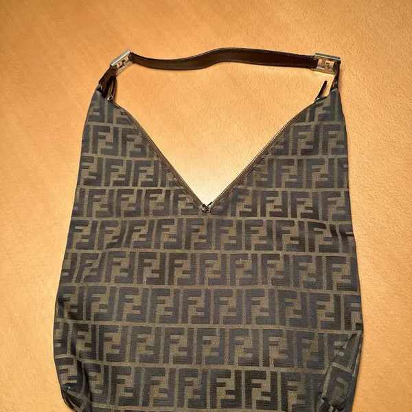 [BUNJANG] Fendi Zucca Canvas V-Cut Shoulder Bag / 펜디 주카 캔버스 V-Cut 숄더백