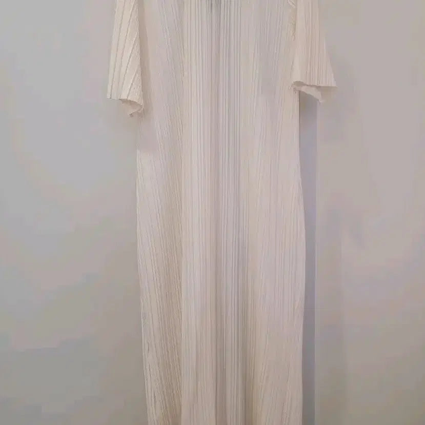 [BUNJANG] Ivory Pleated Short Sleeve Long Dress (One Size) / 아이보리 플리츠 반팔 롱원피스 55~77 프리사이즈