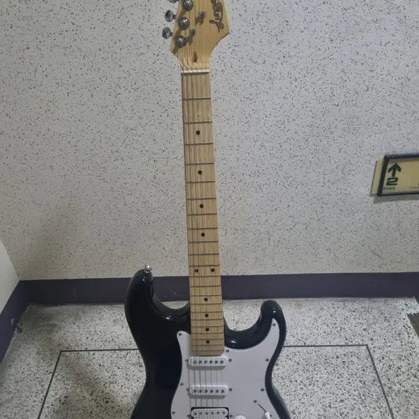 [BUNJANG] Lunas Crescent Electric Guitar / 루나스 크레센트 일렉기타