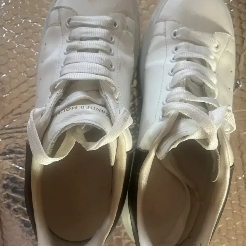 [BUNJANG] Alexander McQueen Oversized Sole Sneakers White/Black / 알렉산더 맥퀸 오버솔 스니커즈 화이트 블랙