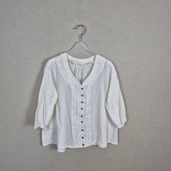 [BUNJANG] Cream White Lace Detail Metal Button Blouse / (#77,88추천)크림화이트 레이스장식 메탈단추 블라우스