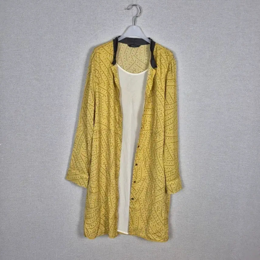 [BUNJANG] Charcoal Collar Yellow Pattern Long Sleeve Blouse / (66추천/88)견92% 차콜카라 옐로우패턴 긴팔 롱블라우스