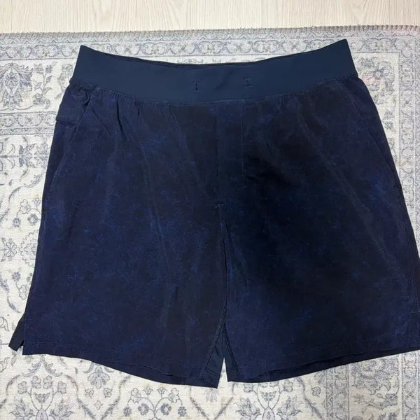 [BUNJANG] Lululemon Shorts Navy Pattern Size L / 룰루레몬 반바지 L