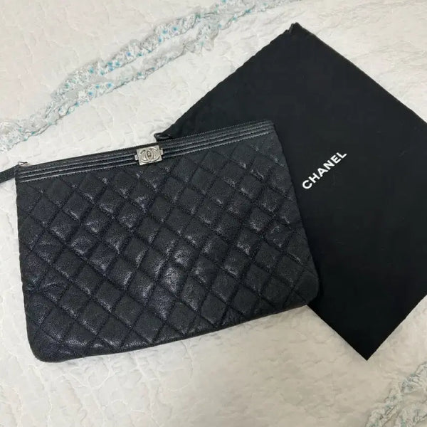 [BUNJANG] Chanel Boy New Medium Silver Clutch / 샤넬 보이 뉴미듐 실버 클러치