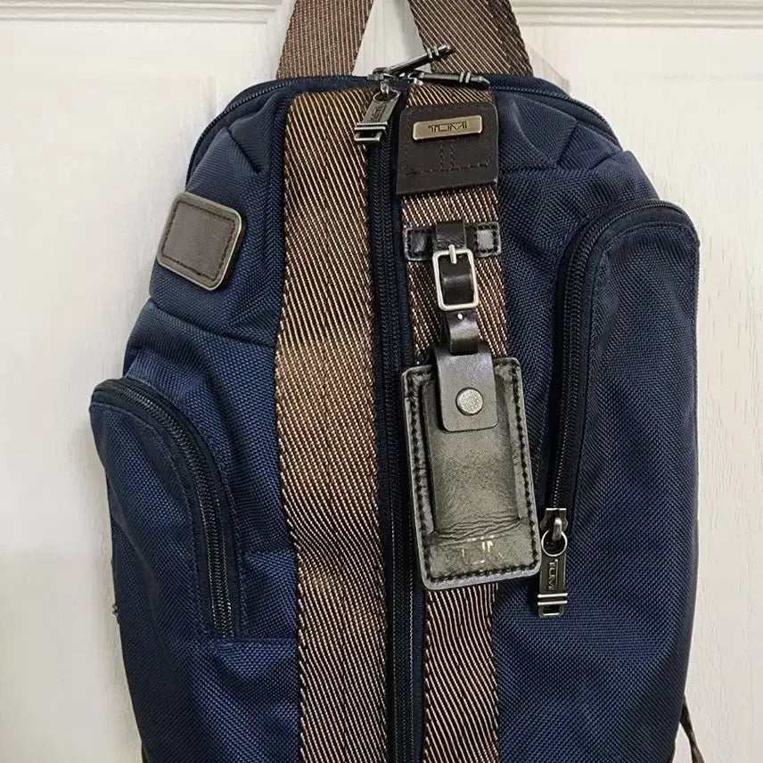 [BUNJANG] Tumi Alpha Bravo Higgins Sling Bag Navy Brown / 투미 알파브라보 히긴스 슬링백 네이비 브라운
