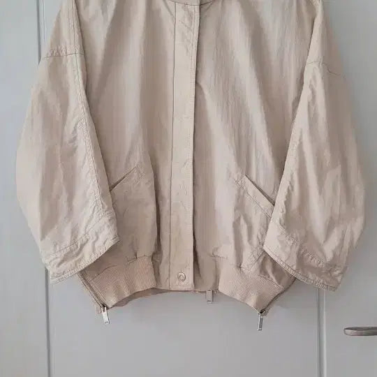 [BUNJANG] DEMOO Beige Hooded Zip-Up Jacket / 데무 베이지색 후드 집업 자켓