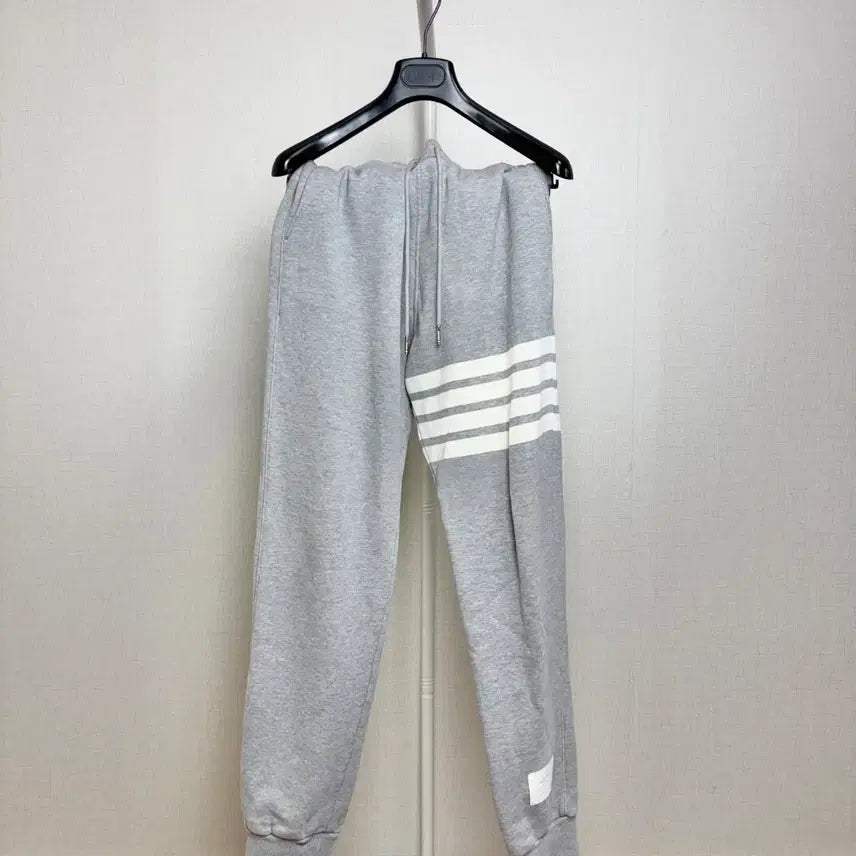 [BUNJANG] Thom Browne Striped Armband Jogger Pants Size 2 / [2사이즈] 톰브라운 사선완장 조거팬츠