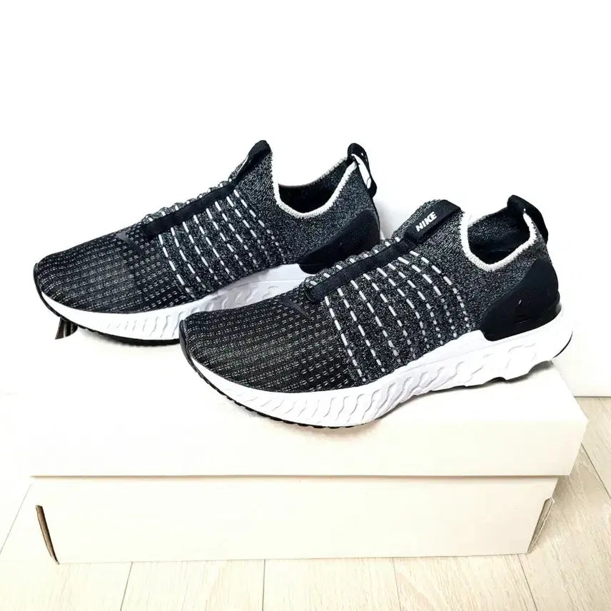 [BUNJANG] Nike React Phantom Run Flyknit 2 Women's Running Shoes (Size 235) / 정품)나이키 리액트 팬덤런 플라이니트2  (235)
