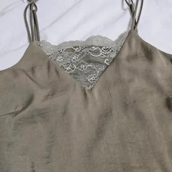 [BUNJANG] H&M Satin Lace Camisole / H&M 새틴 레이스 끈 나시