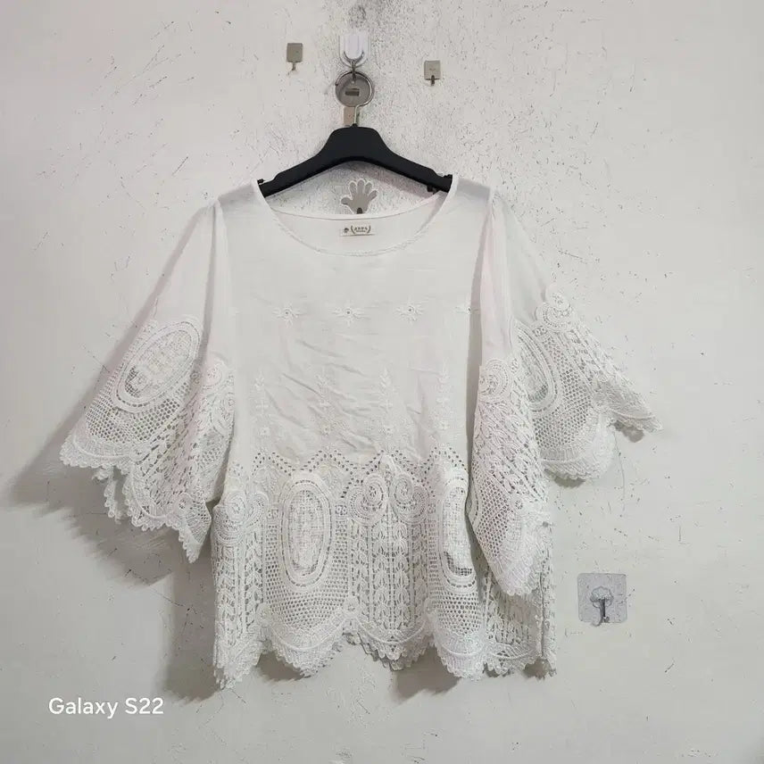 [BUNJANG] White Lace Blouse / 화이트 레이스 블라우스
