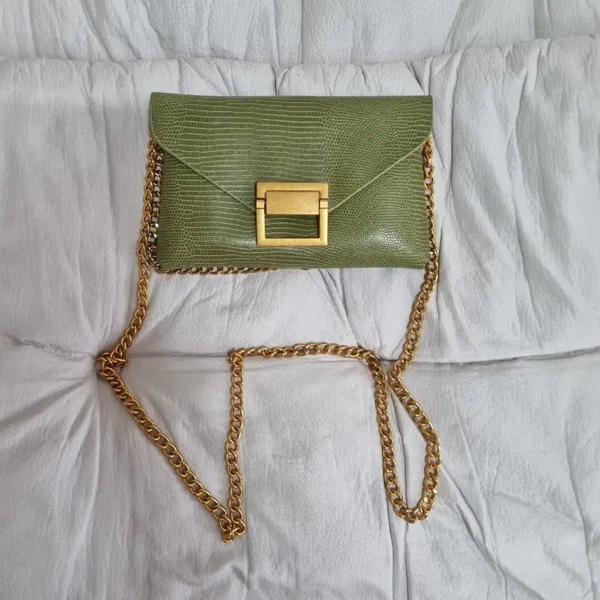 [BUNJANG] Olive Green Snakeskin Mini Chain Crossbody Bag / 올리브 그린 뱀피 미니 체인 크로스백