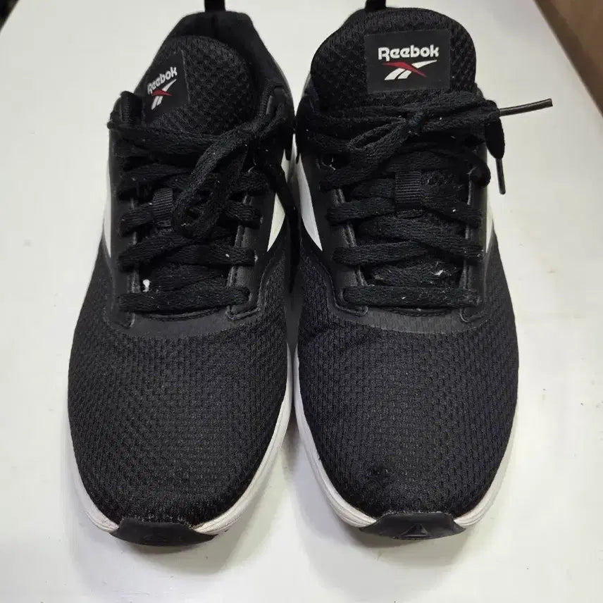 [BUNJANG] Reebok Sneakers Black/White Size 285 / 리복 운동화 블랙 화이트285