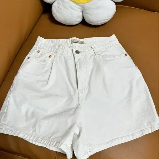 [BUNJANG] S) Siyaju White Denim Short Pants / S) 시야쥬 화이트 데님 숏팬츠