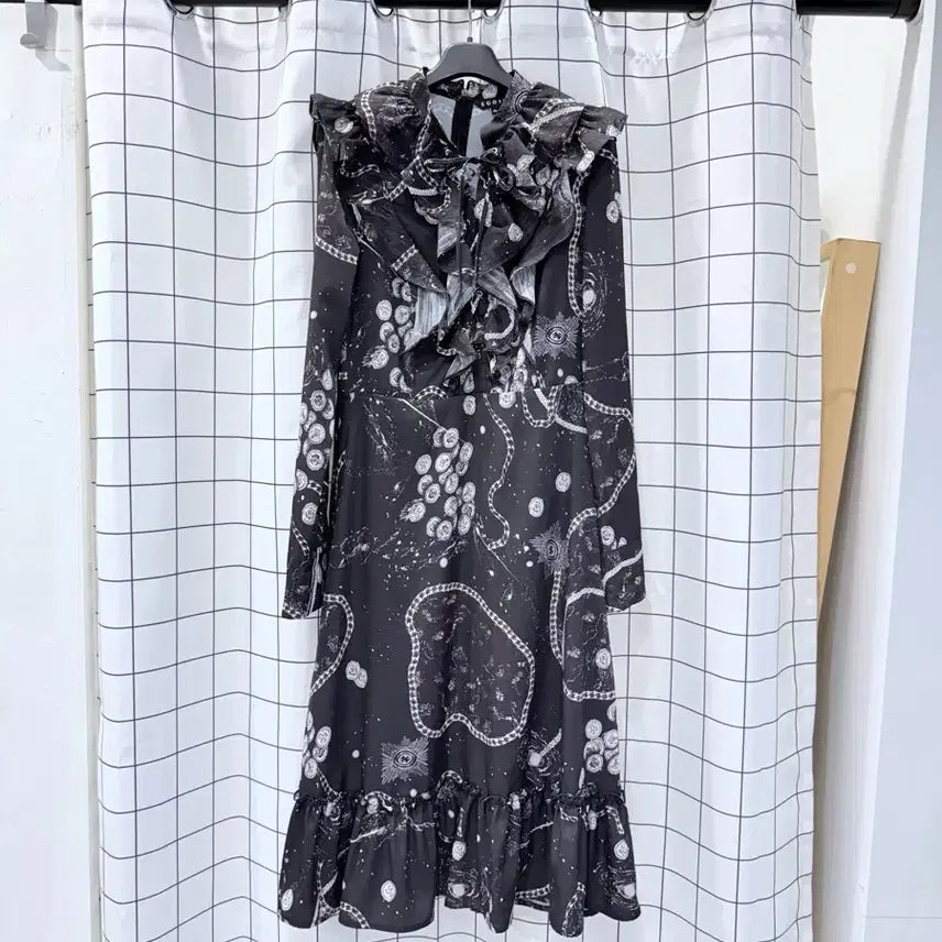 [BUNJANG] EGOIST Frill Chain Pattern One-Piece Dress / 에고이스트 프릴 체인패턴 원피스