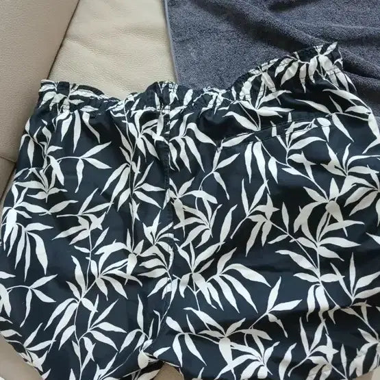 [BUNJANG] H&M Leaf Pattern Swim Trunks XL / XL) H&M 나뭇잎 패턴 수영복