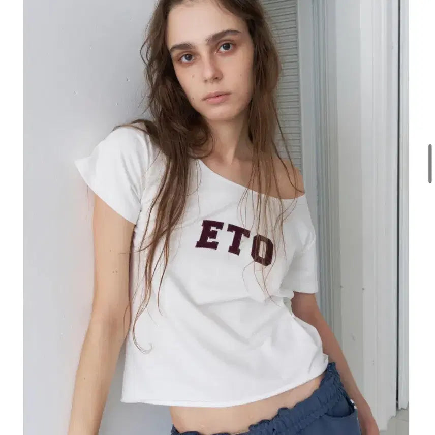 [BUNJANG] Poeto Logo Patch T-shirt (White) / 포에토 로고 패치 티 (화이트)