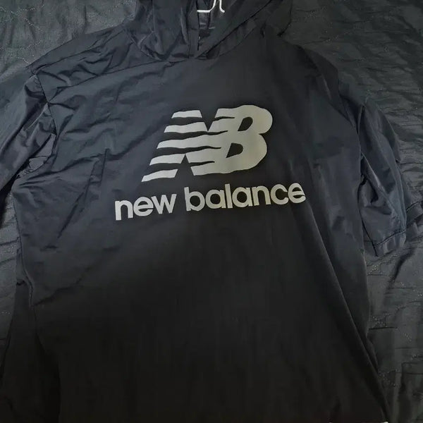 [BUNJANG] New Balance Icing Hoodie Black / 뉴발란스 아이싱  후드티